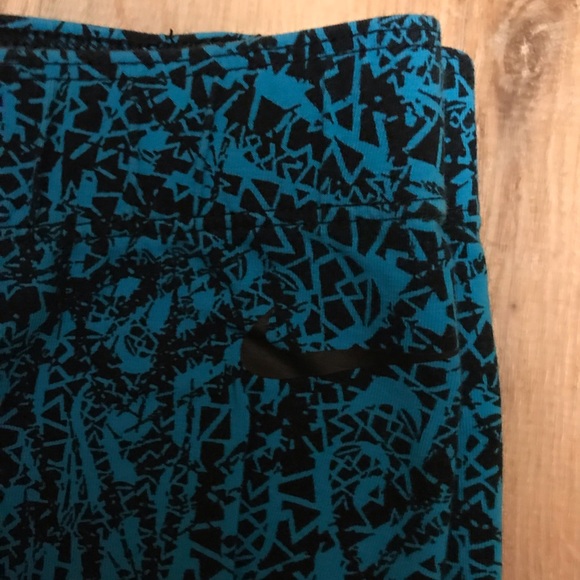 Nike Crop - Picture 2 of 3